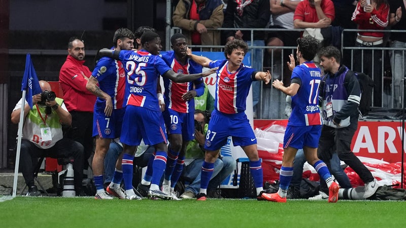 "Il ne faudrait pas que le management de Luis Enrique se retourne contre lui", ce début de saison du PSG qui interloque