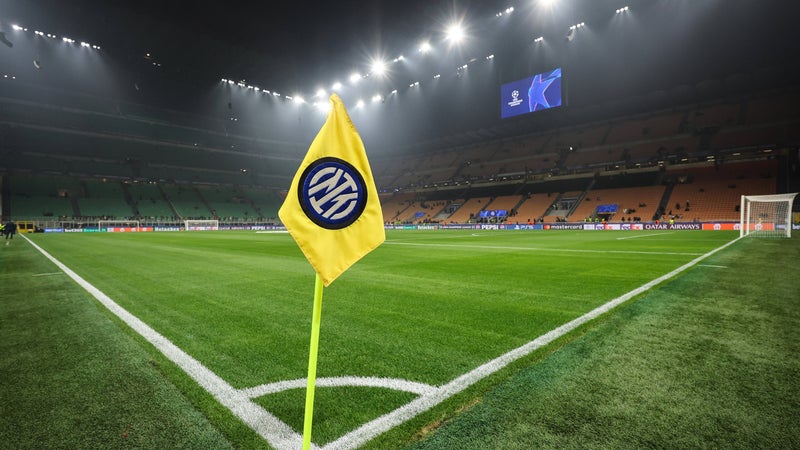 "L’impression de retrouver une vie normale": un jeune gravement brûlé lors de l'incendie de Crans-Montana invité en loge par l’Inter Milan