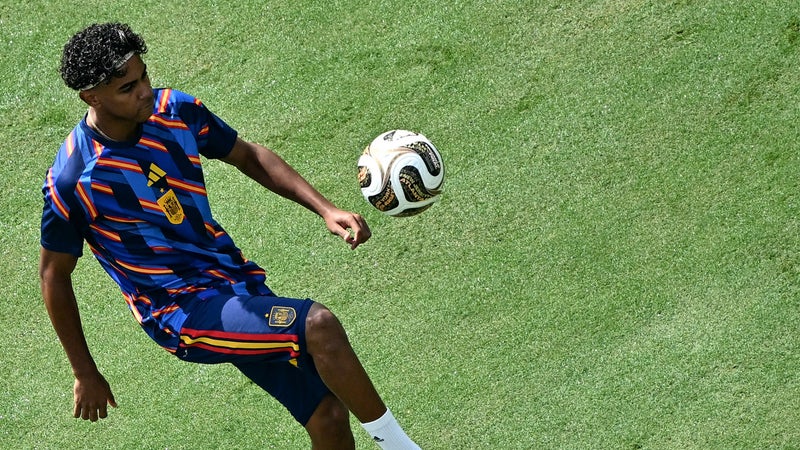 Barça: Lamine Yamal bientôt de retour "à son meilleur niveau", affirme Flick