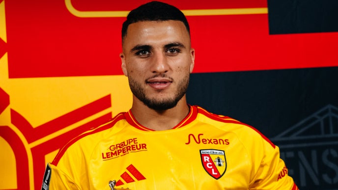 "Jamais en panique lorsqu’il est sous pression", comparé à Marco Verratti et encensé par les Algériens: qui est Yacine Titraoui, le nouveau milieu de terrain du RC Lens?