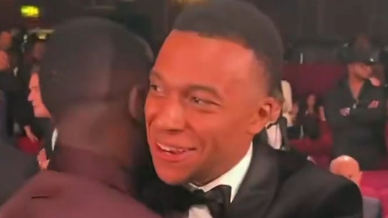 Ballon d’or 2026: les retrouvailles très amicales entre Mbappé et Dembélé lors de la cérémonie à Londres