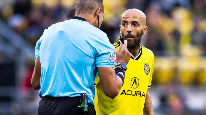 "C'est un sport d'hommes", le frère de Gonzalo Higuain viré de sa franchise de MLS après des propos sexistes contre une arbitre