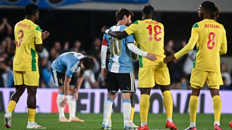 "On aurait dit que mes gars étaient des gangsters": un adjoint du Bénin déplore l'attitude des Argentins pour la dernière de Messi