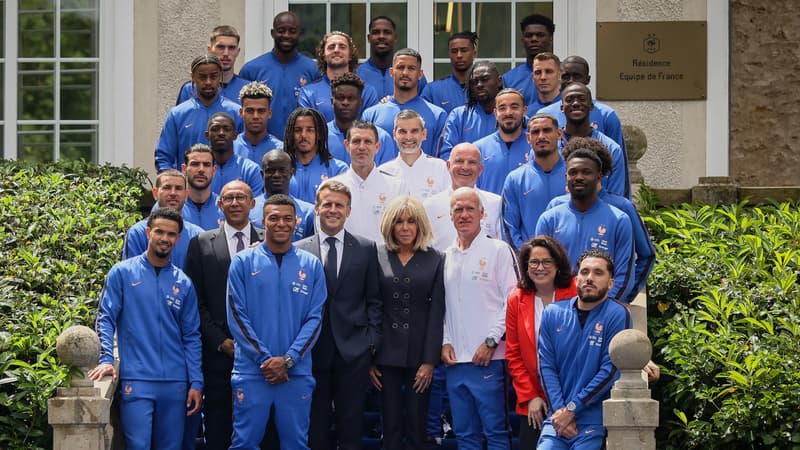 "Je me suis accroupi pour que Madame la ministre ait plus de place", la réaction très drôle de Rayan Cherki à sa pose virale sur la photo avec Emmanuel Macron