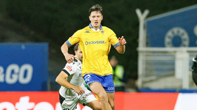 Mercato: l'OL officialise déjà sa sixième recrue de l'été avec le défenseur Felix Bacher... déguisé en chevalier
