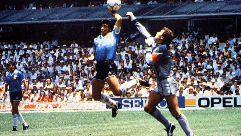 Coupe du monde: Le ballon de la "main de Dieu" de Diego Maradona aux enchères, estimé à plus de 10 millions de dollars
