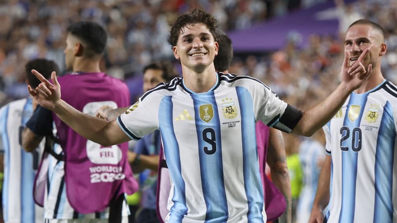 Mercato: "C'est nous qui donnerons le tempo", le président du Barça confirme une offre en cours pour Julian Alvarez
