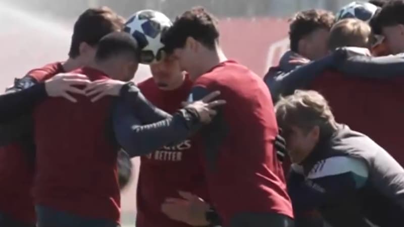 Sporting-Arsenal: ballon sur la tête, stylos entre les doigts... le drôle d'exercice de cohésion des Gunners avant la Ligue des champions