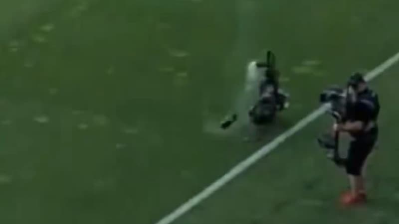 On a frôlé le drame: une caméra aérienne s’est écrasée sur la pelouse pendant le match Hongrie-Kazakhstan