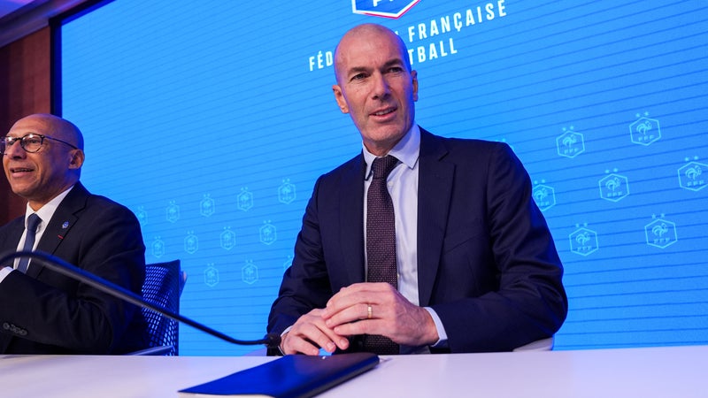 "Une grosse pensée pour eux", le message de soutien de Zinédine Zidane aux pompiers et aux Français touchés par les incendies