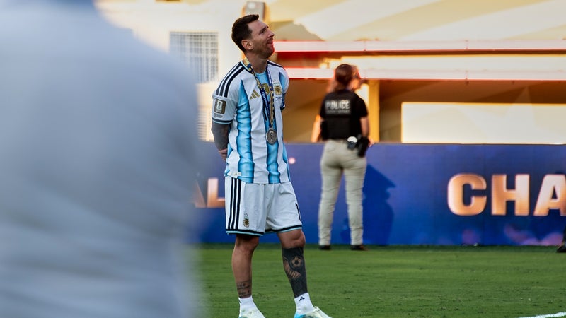 "On aurait pu remplir cinq stades": à quoi faut-il s’attendre pour le dernier match de Messi avec l’Argentine?