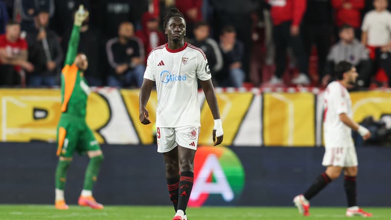 "Dehors, partez!": l'accueil houleux des joueurs du Séville FC par des supporters cagoulés et en colère