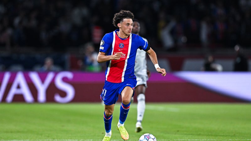 "Il a beaucoup de bonnes intentions mais il est très brouillon", Emmanuel Petit pas encore convaincu par Maghnes Akliouche