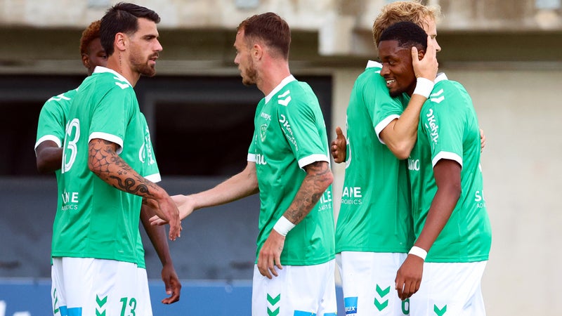 "Que tout le monde soit embarqué dans ce nouveau chapitre": Saint-Etienne entame une nouvelle saison en Ligue 2 avec un gros lifting mais un ADN et une ambition intacts