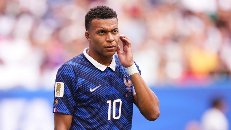 "Des rumeurs absurdes": la mise au point musclée d'Ester Expósito sur sa relation avec Kylian Mbappé après des propos diffamatoires