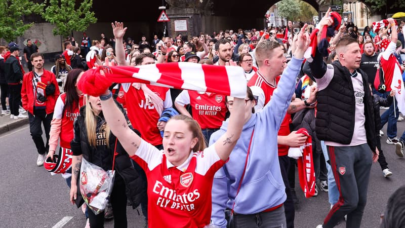 Premier League: plus d'un million de personnes dans la rues, les images dingues de la parade d'Arsenal... 24h après la finale de Ligue des champions perdue
