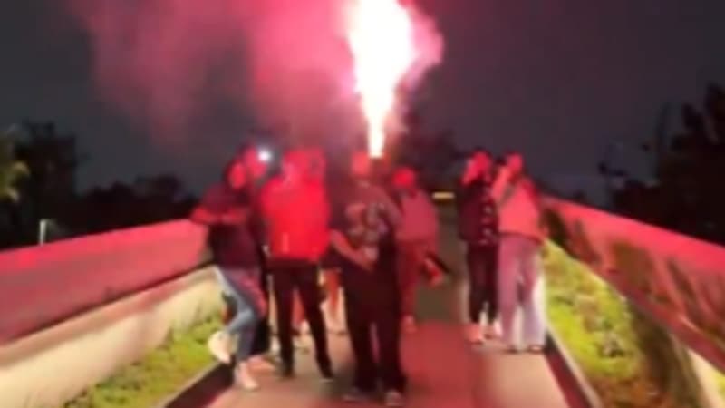 Mexique-Angleterre: feux d'artifice et fanfare, l'assaut nocturne des supporters mexicains sur l'hôtel des Three Lions