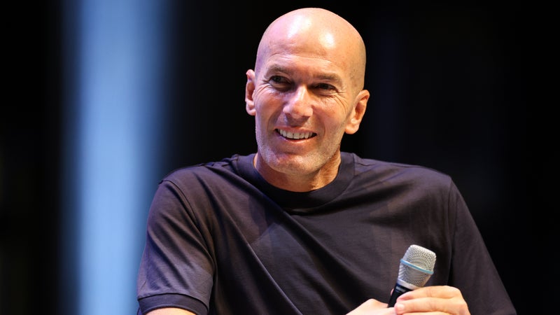 "Il n'a jamais aimé parler aux médias": comment Zidane va devoir réinventer son image médiatique à la tête de l'équipe de France