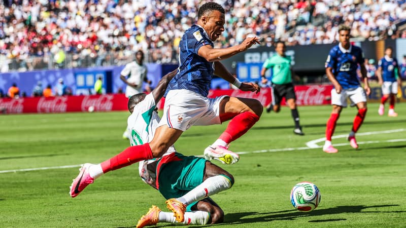 France-Sénégal: "Je ne peux pas soutenir sa décision", les arbitres du monde entier stupéfaits par le non-penalty sur Mbappé