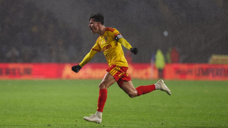Lens-Paris FC: "bien évidemment que j'ai envie d'aller en équipe de France", Thauvin rêve d'un retour chez les Bleus