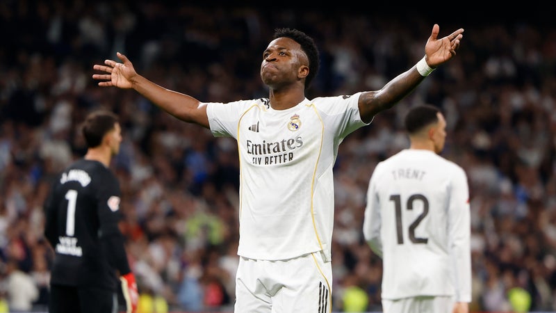 "Huit ans au Bernabeu, c'est trop court...": Vinicius déclare sa flamme au Real Madrid après sa prolongation