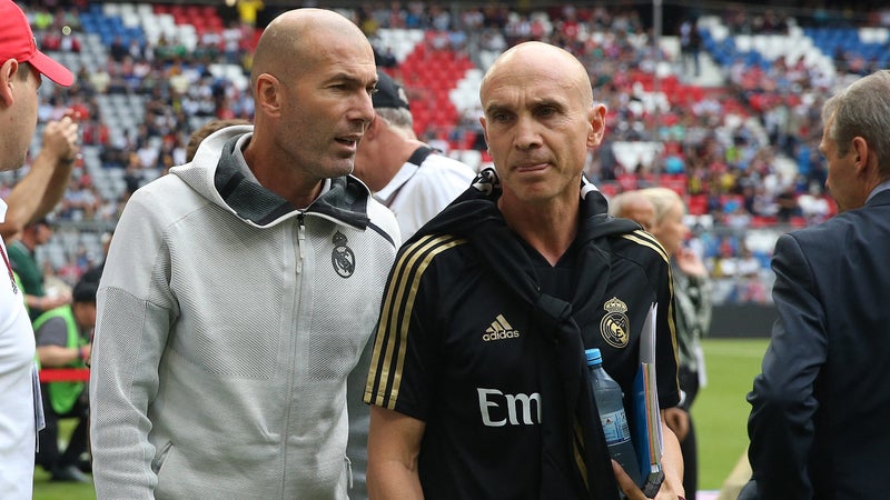 Analyste reconnu, technicien "très humain", et n°1 malheureux: qui est David Bettoni, le fidèle adjoint de Zinedine Zidane?