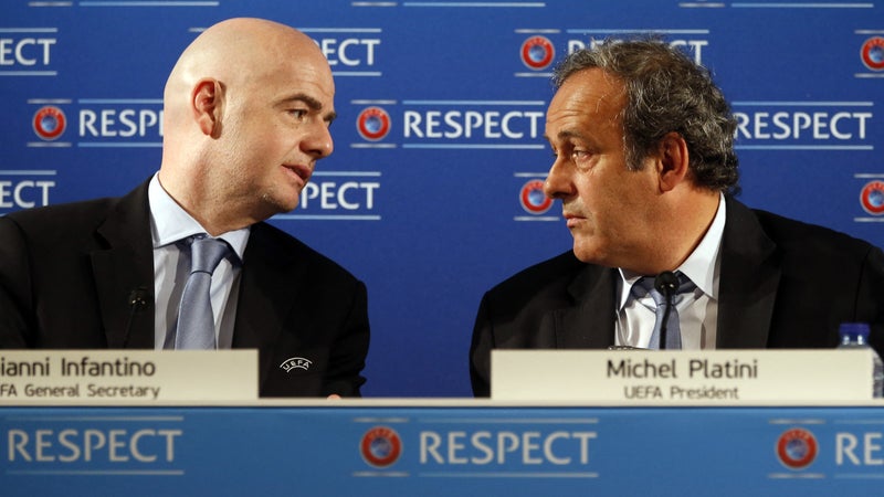 Crise à la Fifa: "Il ne respecte pas les règles dont il est garant", Platini appelle au départ d'Infantino