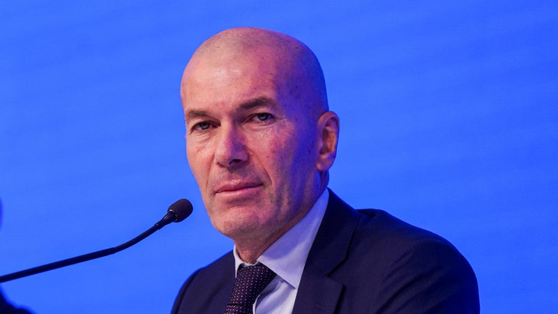 Applaudissements, autographes et grands sourires: la première réussie de Zinédine Zidane vue de l'intérieur