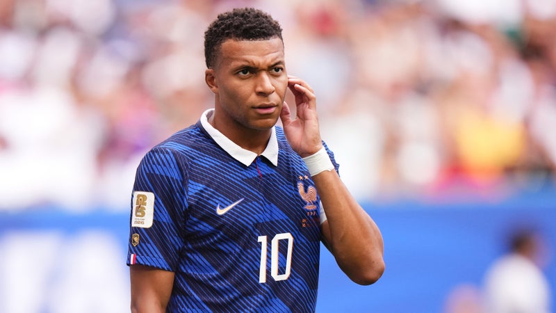 Une superstar de la musique et trois légendes du sport: Kylian Mbappé liste ses invités pour son dîner de rêve