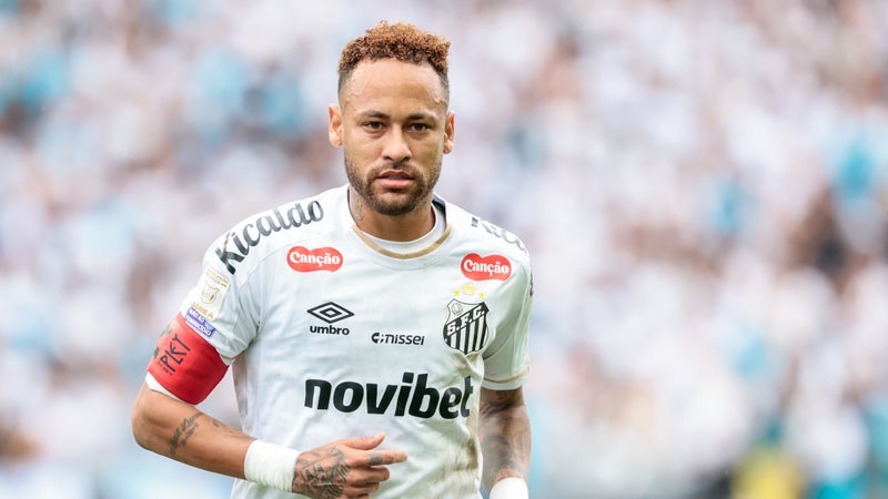 "Ne faites pas ça, ne mentez pas": la mise au point de Neymar sur l'altercation supposée avec des jeunes de Santos