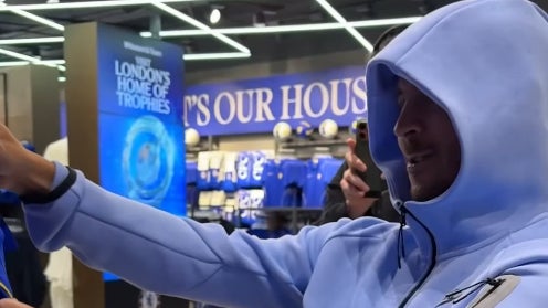 "Vont-ils me reconnaitre?": quand Eden Hazard débarque incognito dans une boutique de Chelsea