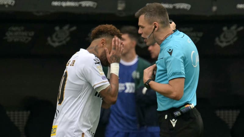 Incroyable imbroglio autour de Neymar, sorti par erreur lors du match Santos-Coritiba et qui crie à l'injustice