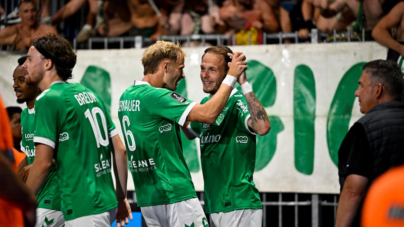 Ligue 2: Saint-Étienne premier leader de la saison, gros couac pour Nantes, Dunkerque et Rodez bien lancés