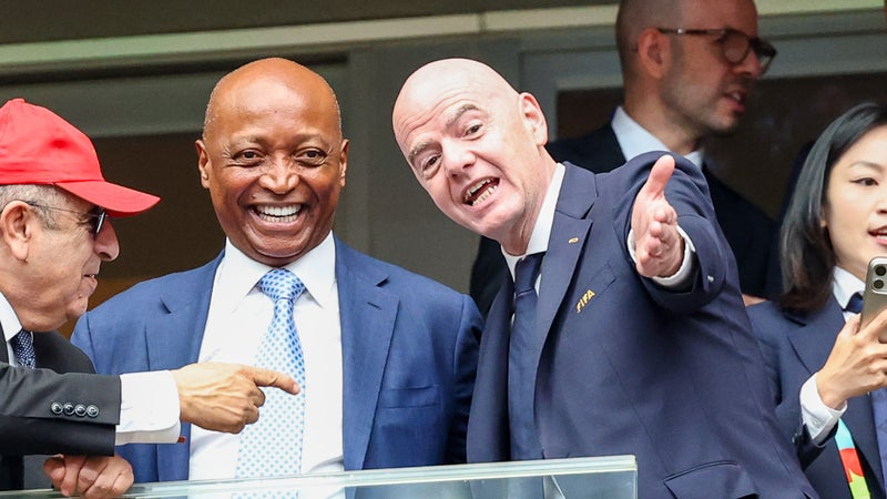La position à contre-courant de la CAF, qui incite ses membres à "étudier" le projet controversé d'Infantino et de la Fifa