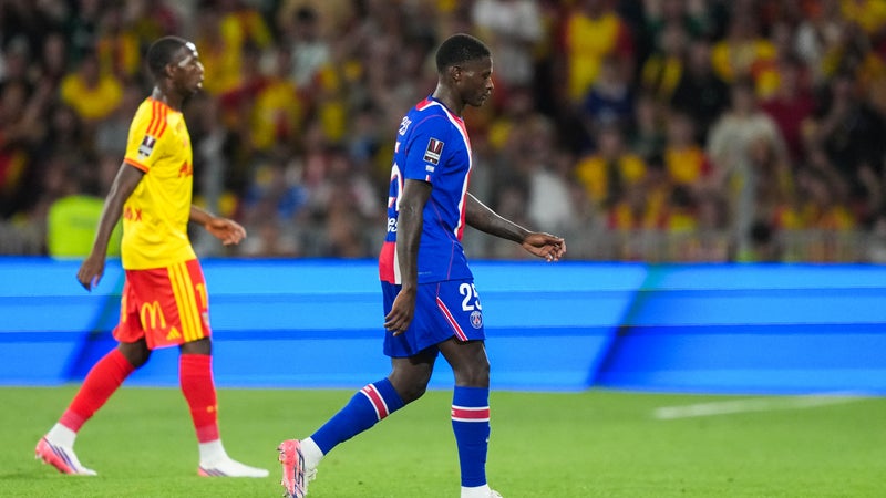 PSG: Nuno Mendes suspendu 3 matchs pour son coup de coude lors du Trophée des Champions