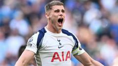 Van de Ven signe un nouvel accord à long terme avec les Spurs