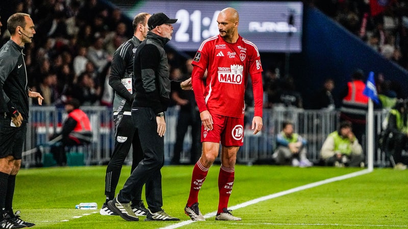 Brest: "Il m'a redonné goût au foot": le bel hommage de Ludovic Ajorque à Éric Roy, trois mois après sa mort
