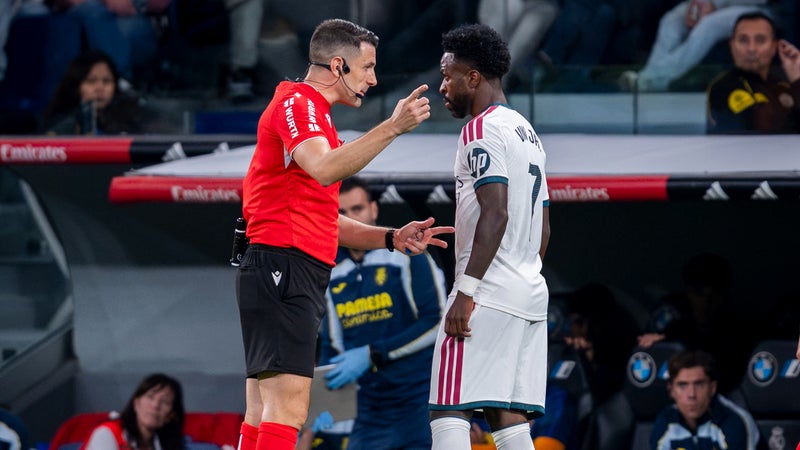 Vinicius privé du Clasico face au Barça? "Une attitude agressive", le rapport de l’arbitre qui accable l'attaquant du Real