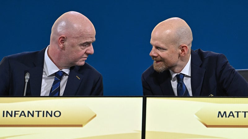"Vente de la Coupe du monde": le message du secrétaire général de la Fifa aux employés de l'instance