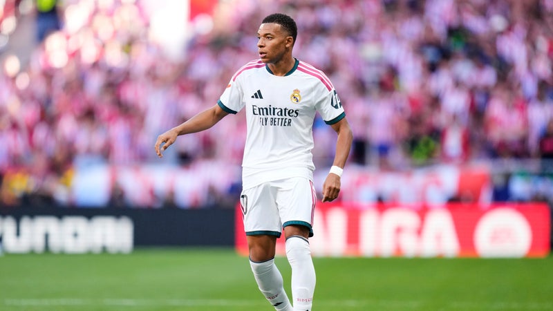 "Tu vas kiffer, fais-moi confiance": quand Mbappé reçoit un Ballon d'or devant des centaines de personnes