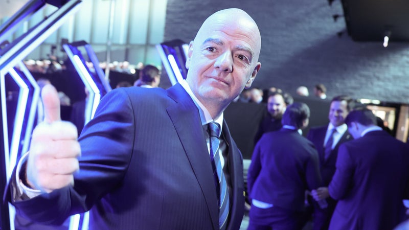 "Vente de la Coupe du monde": comment la banque JP Morgan prévoit de faire gagner plus d’argent à une Fifa "sous-monétisée"